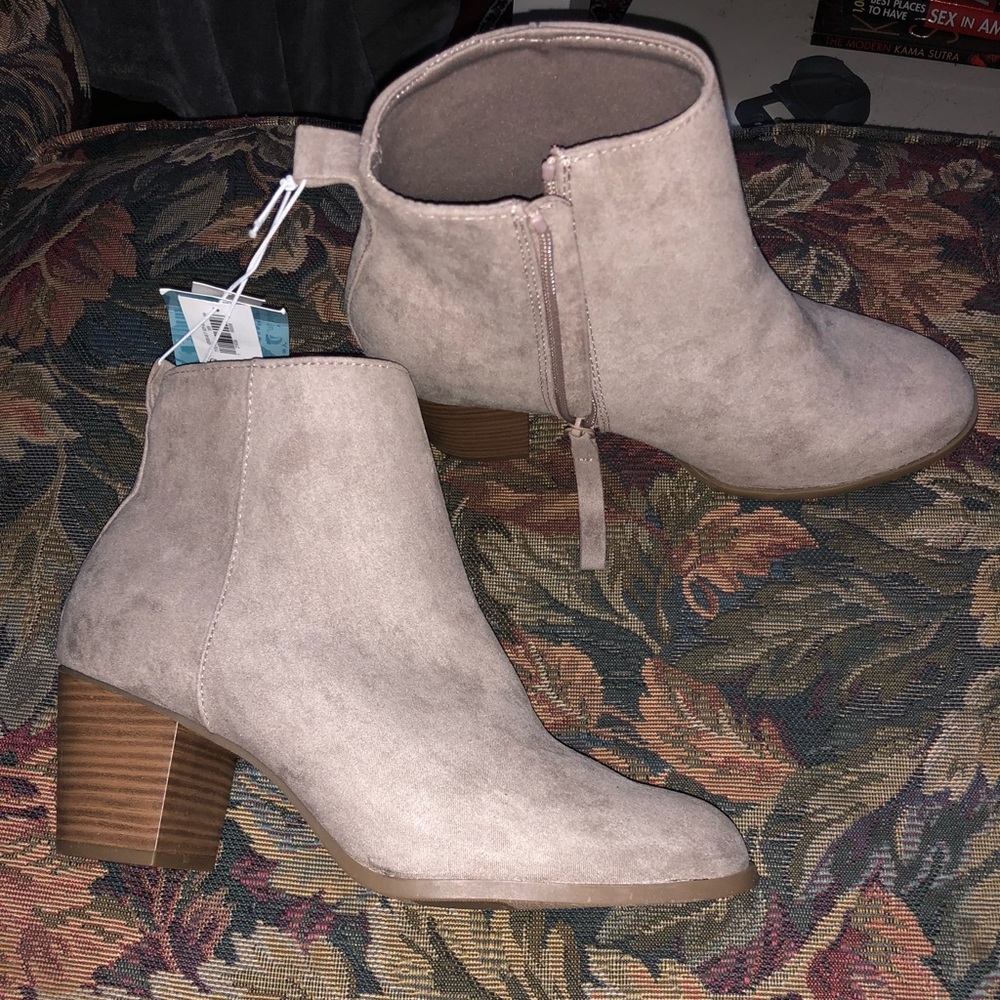 Old Navy Taupe Booties